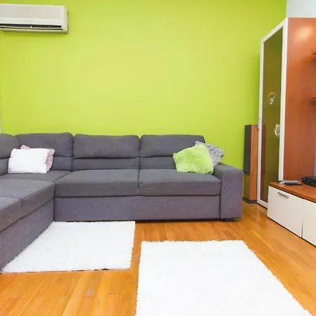 Andrijana Задар